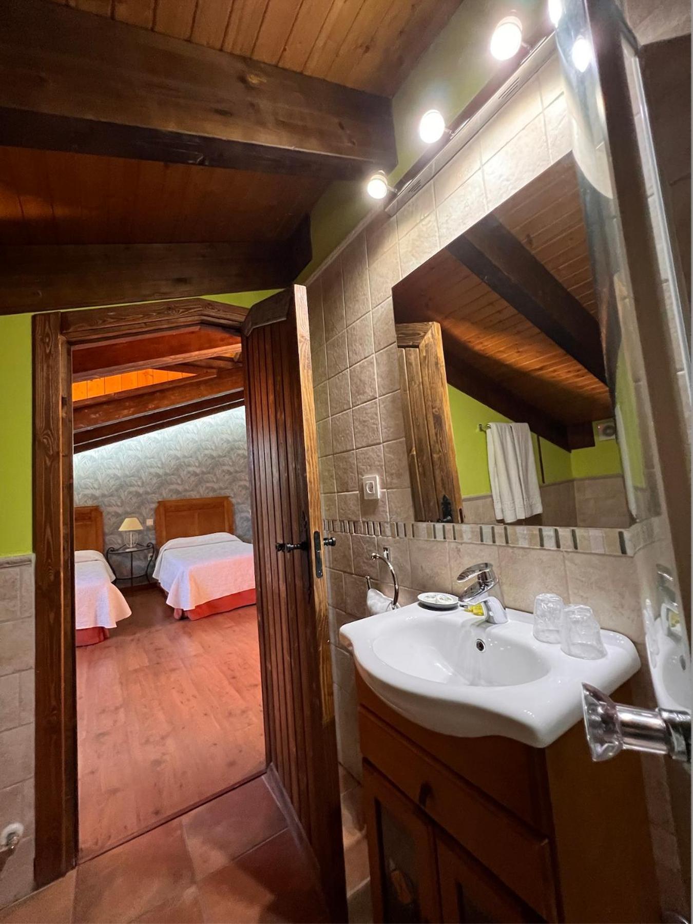 Santa Cruz de la Salceda Hotel Rural Restaurante Las Baronas מראה חיצוני תמונה